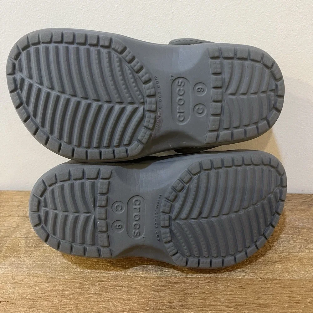 Crocs Kids C9 Gray Classic Clogs Sandals Slip On Shoes 4 Charms Jibbitz Included